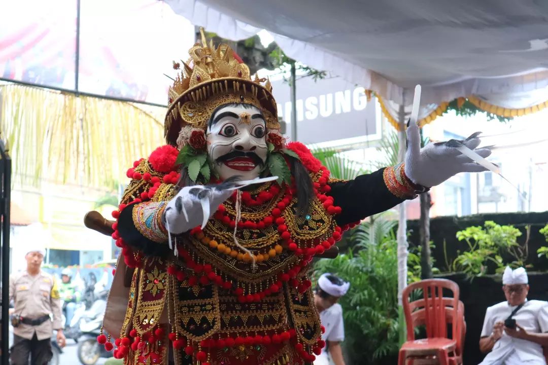 Piodalan Ring Padmasari Kantor Desa
