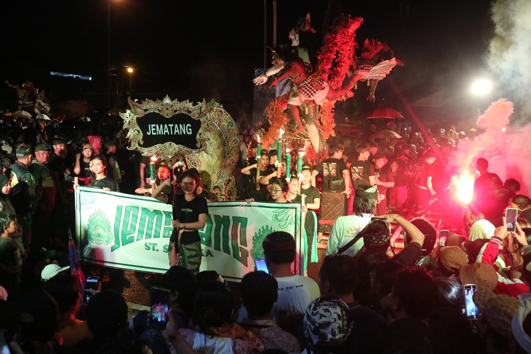 Parade Ogoh-ogoh & Mebarung Desa Dauh Puri Kauh Tahun Caka 1946